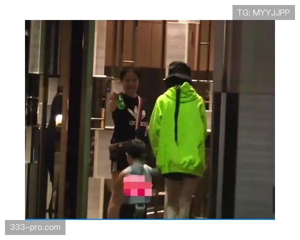 程语轩训练完直接拎爱马仕去接娃，这谁顶得住啊